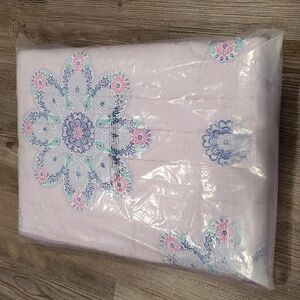 Company Kids Olivia Liliac Twin Quilt